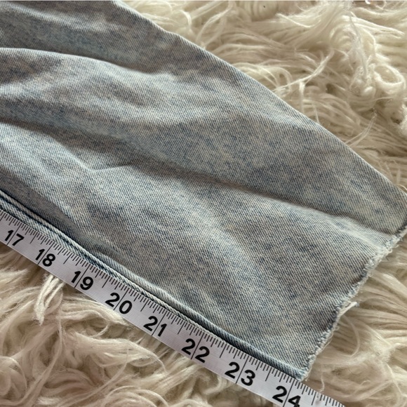 Hollister Ultra High Rise Mom Jean Distressed Cropped W25 - Picture 7 of 7